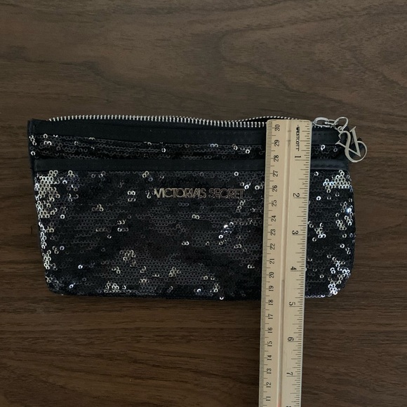 Victoria’s Secret make-up bag - Picture 8 of 8